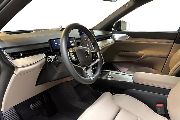 Volvo EX90 8 of 19