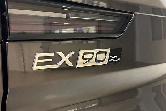 Volvo EX90 15 of 19