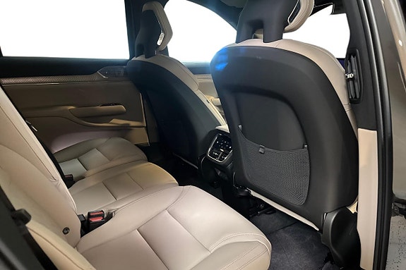 Volvo EX90 11 of 19