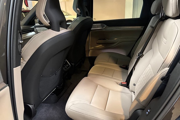 Volvo EX90 12 of 19