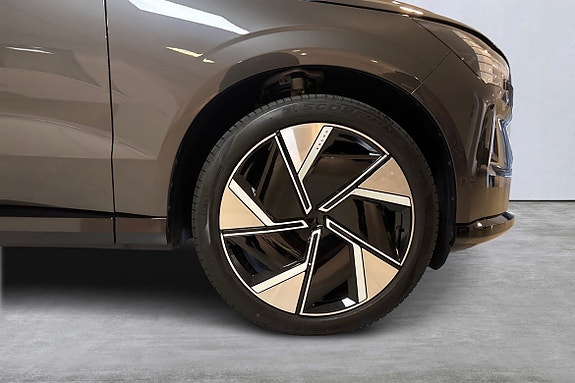 Volvo EX90 14 of 19