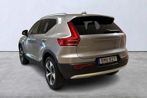 Volvo XC40 4 of 5