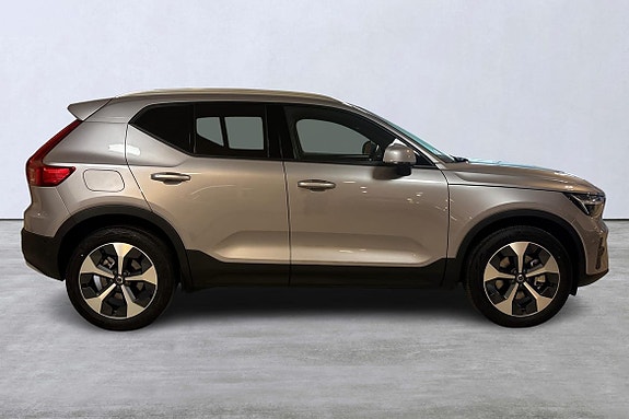 Volvo XC40 3 of 5