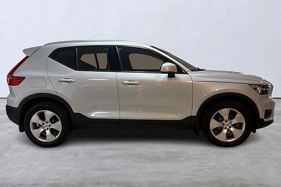 Volvo XC40 3 of 5