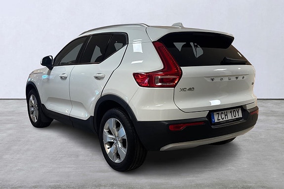 Volvo XC40 4 of 5