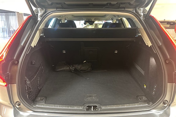 Volvo XC60 13 of 16