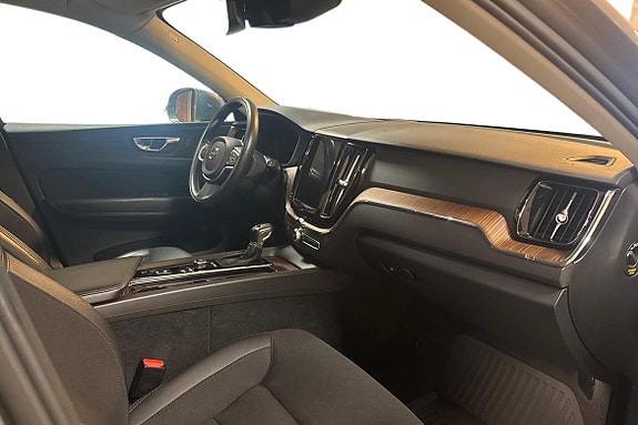 Volvo XC60 10 of 16