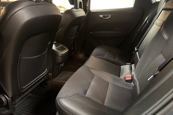 Volvo XC60 12 of 16