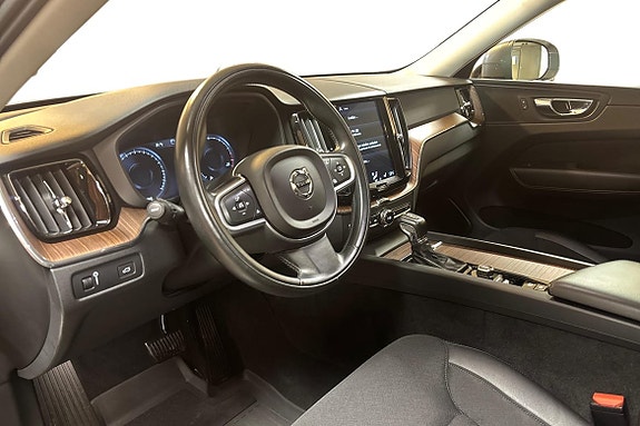 Volvo XC60 8 of 16