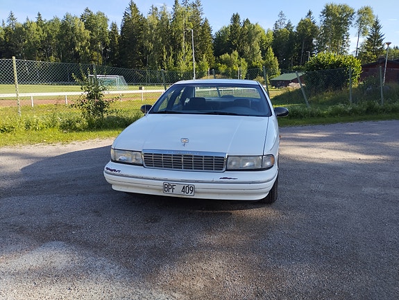 Chevrolet Caprice 2 of 5