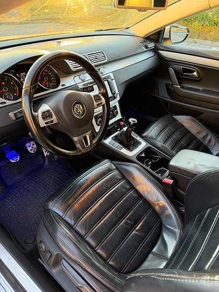 Volkswagen Passat CC 9 of 15