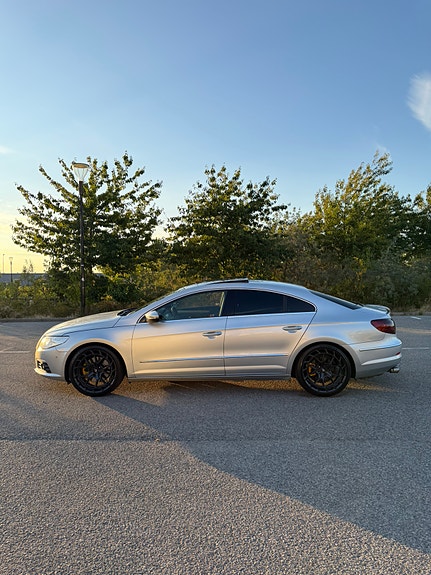 Volkswagen Passat CC 3 of 5