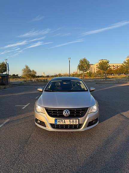 Volkswagen Passat CC 2 of 5
