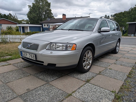 Volvo V70 2 of 5