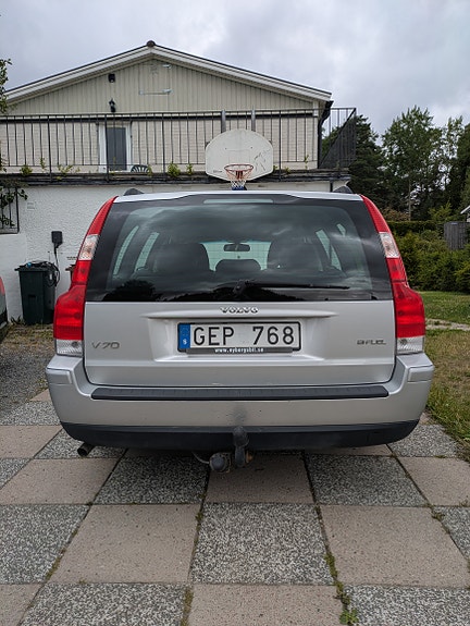Volvo V70 3 of 5