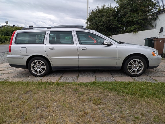 Volvo V70 4 of 5