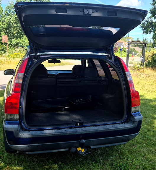 Volvo V70 3 of 5