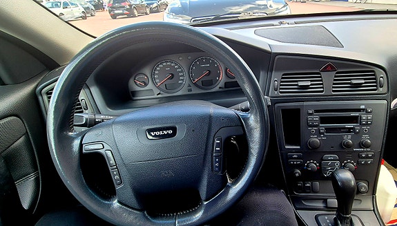 Volvo V70 4 of 5