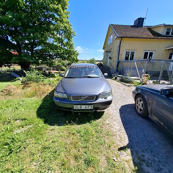 Volvo V70 4 of 6