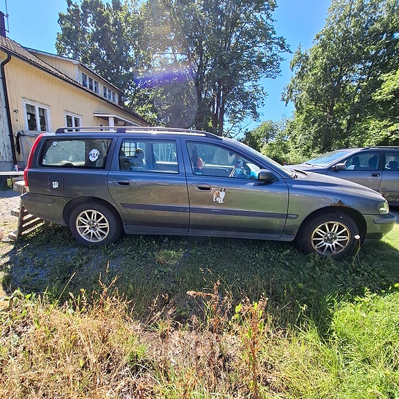 Volvo V70 3 of 6