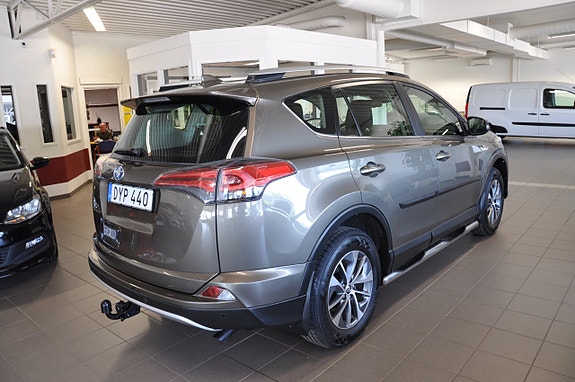 Toyota RAV4 5 of 5