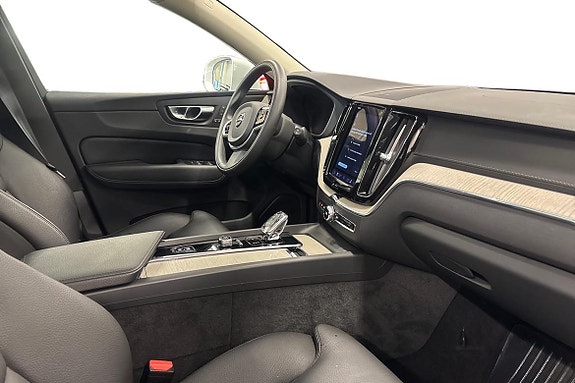 Volvo XC60 10 of 22
