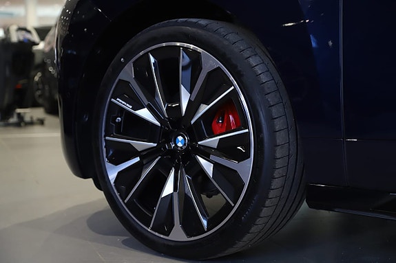 BMW iX 8 of 12