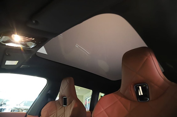 BMW iX 7 of 12