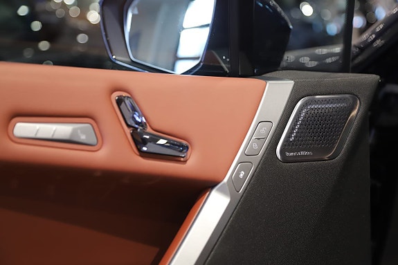 BMW iX 10 of 12