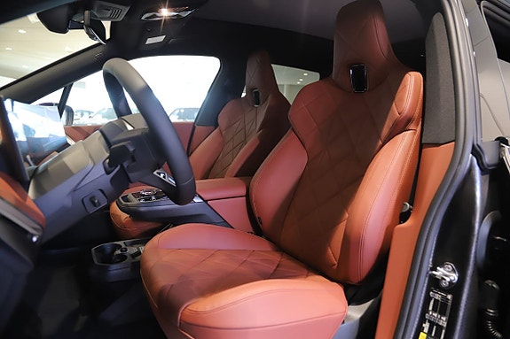 BMW iX 6 of 12