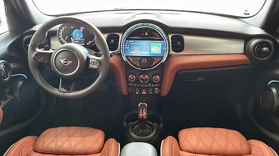 MINI Cooper S 4 of 5