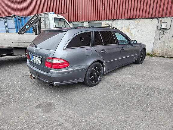 Mercedes-Benz E280 4 of 4