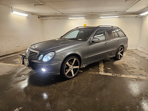Mercedes-Benz E280 2 of 4