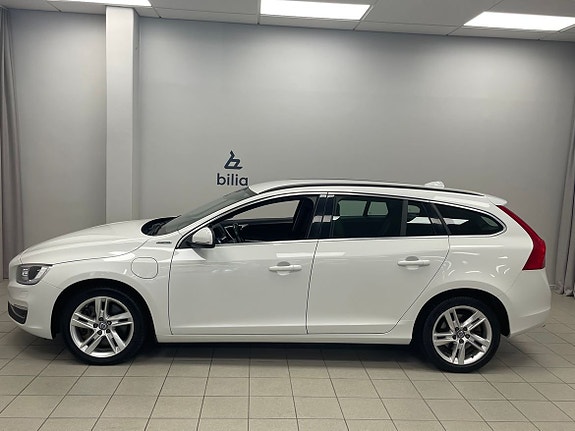 Volvo V60 2 of 5