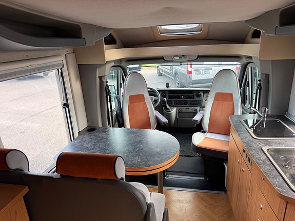Bürstner Mega Van T675 4 sovplatser 2 of 5