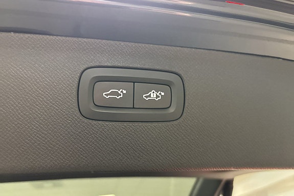 Volvo XC90 10 of 13