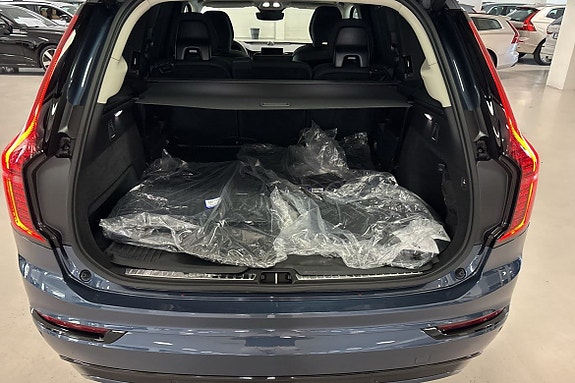 Volvo XC90 8 of 13