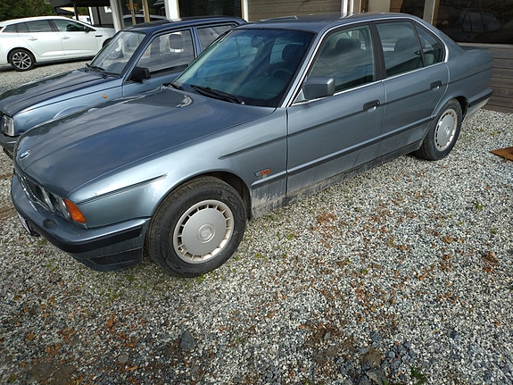 BMW 520i 2 of 5