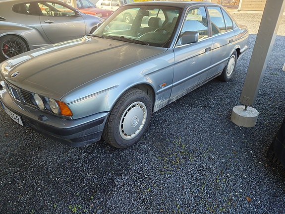 BMW 520i 2 of 11