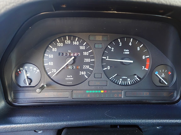 BMW 520i 8 of 11