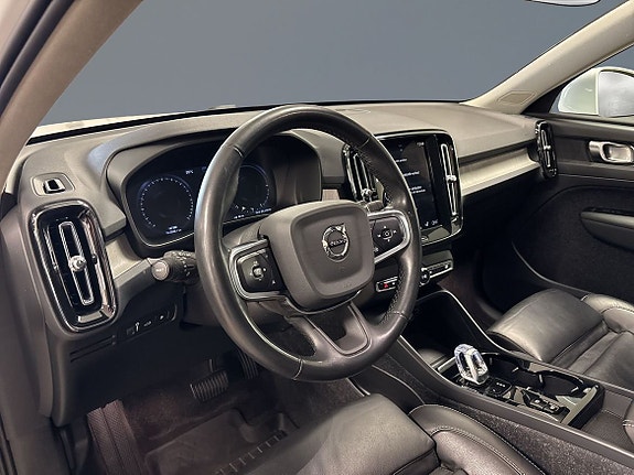 Volvo XC40 5 of 14