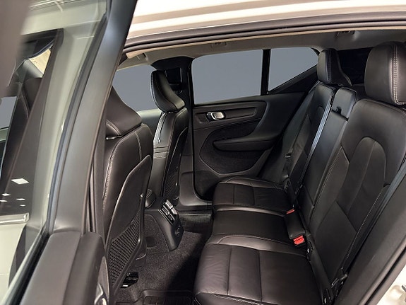 Volvo XC40 8 of 14