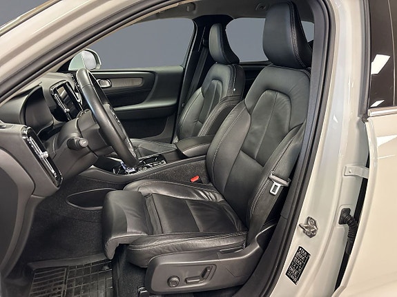 Volvo XC40 6 of 14