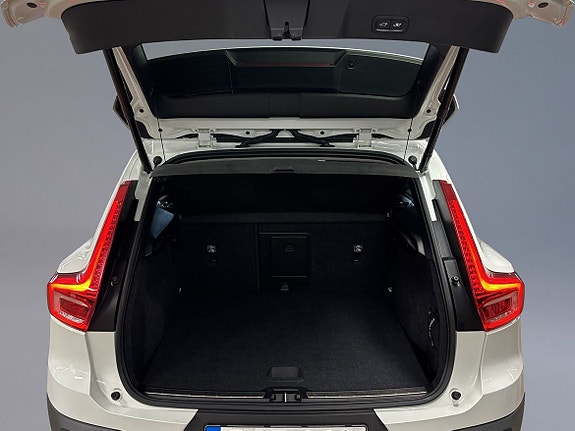 Volvo XC40 9 of 14