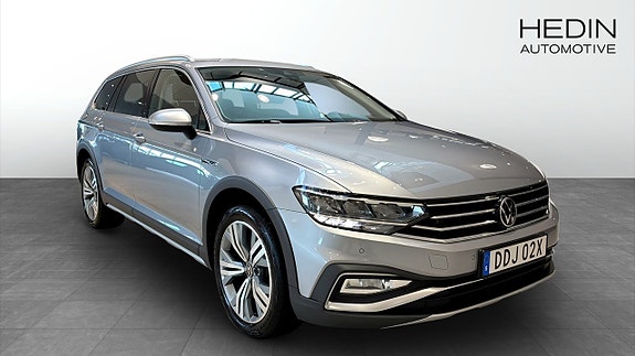Volkswagen Passat Alltrack 2 of 5