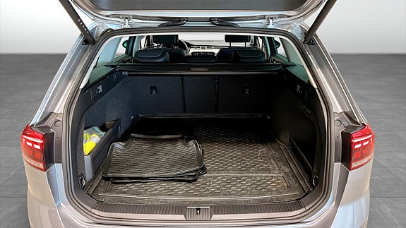 Volkswagen Passat Alltrack 10 of 20