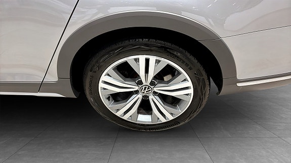 Volkswagen Passat Alltrack 9 of 20