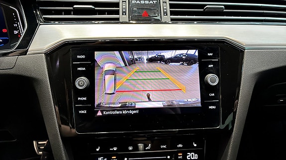 Volkswagen Passat Alltrack 17 of 20