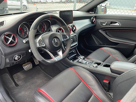 Mercedes-Benz CLA45 6 of 21