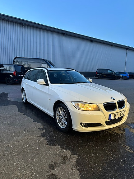BMW 318i 4 of 5